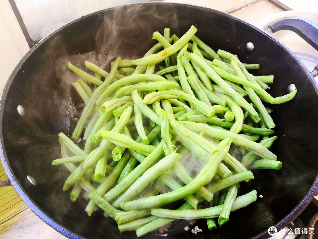 东北人都爱的一道菜，豆角炖土豆吃了就没够！简单，美味，家常你值得拥有！