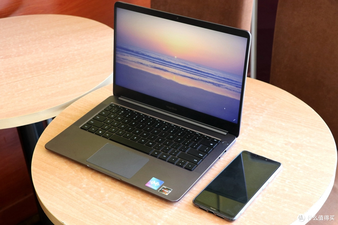 10小时超长续航,荣耀MagicBook 2019和手机的魔法互传体验