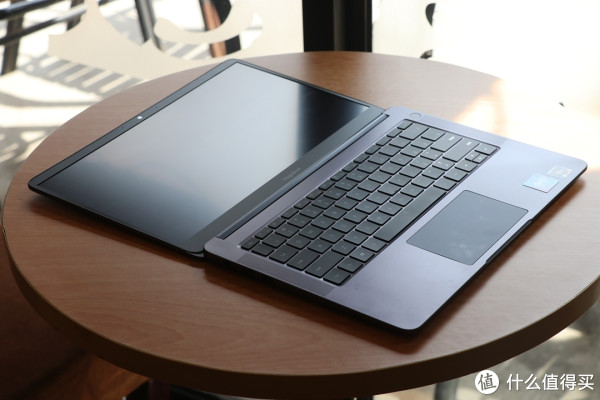 10小时超长续航,荣耀MagicBook 2019和手机的