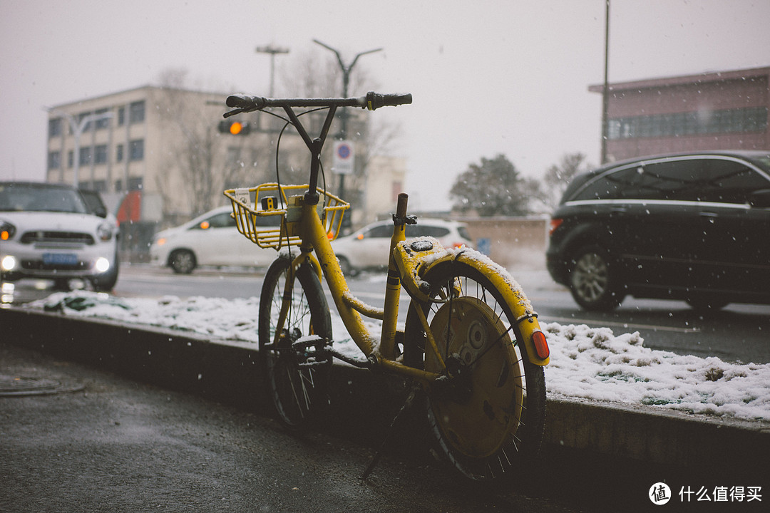 2019年第一场雪，雪中残破不堪的OFO应了OFO破产的悲惨命运