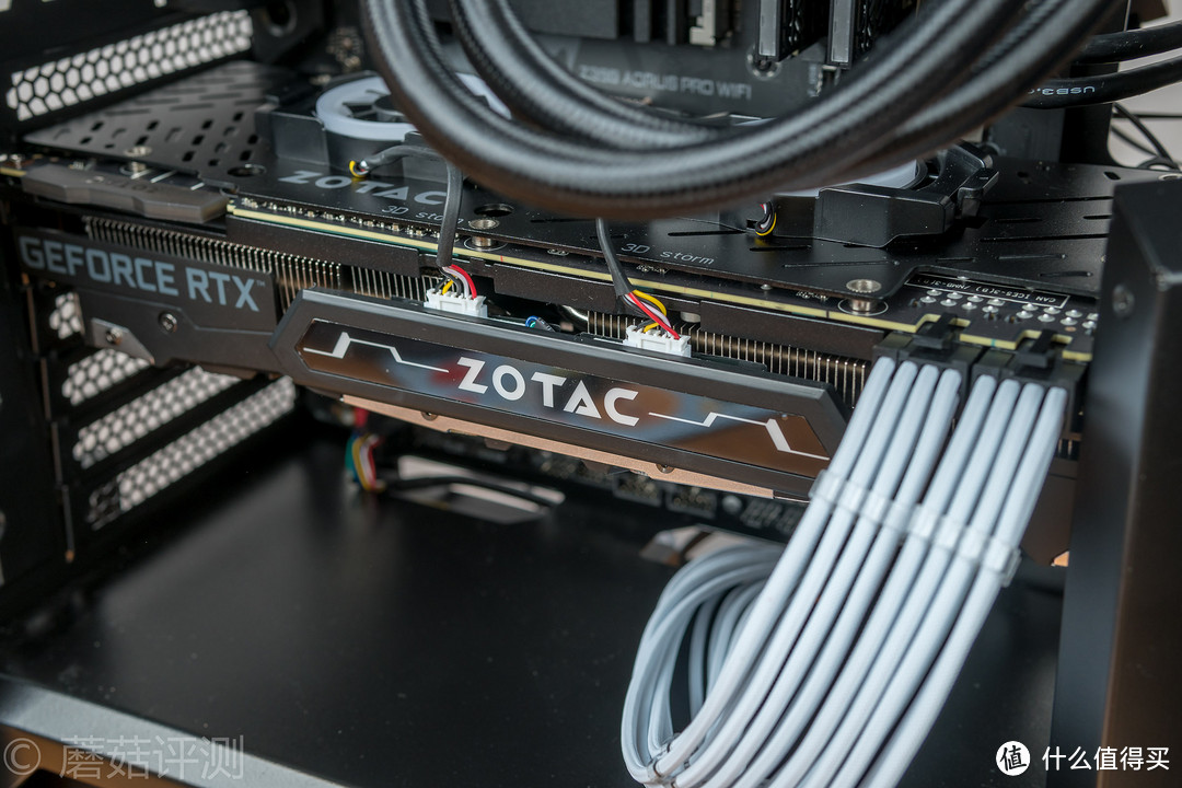 “堆料王”再度来袭、高颜值已成传统——索泰（ZOTAC）RTX2080至尊PLUS_OC8显卡