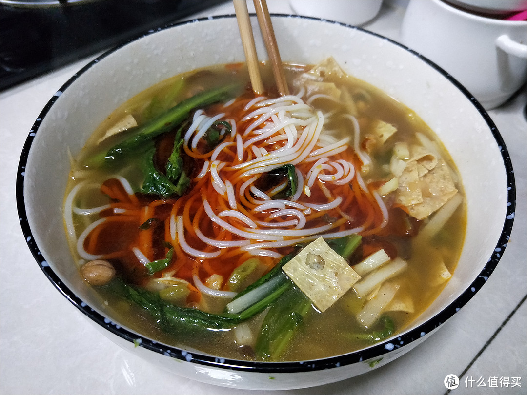 吃了这几家网上品牌的螺蛳粉,我整个人都臭了