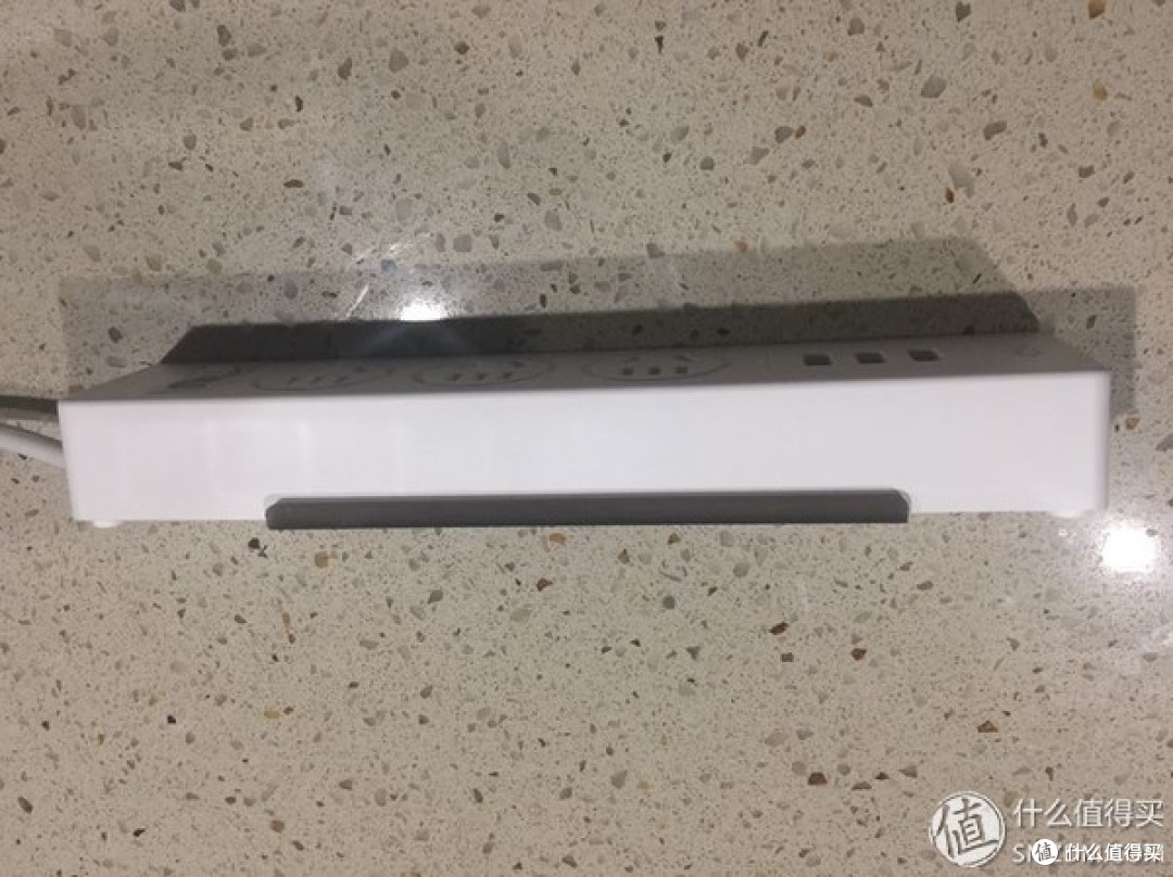 侧面，这个黑色长条就上支架。