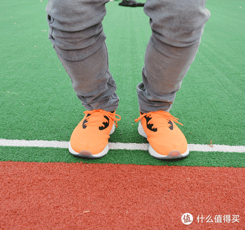 跨步奔跑,169元高性价比的小米天越运动鞋,让你身轻如燕