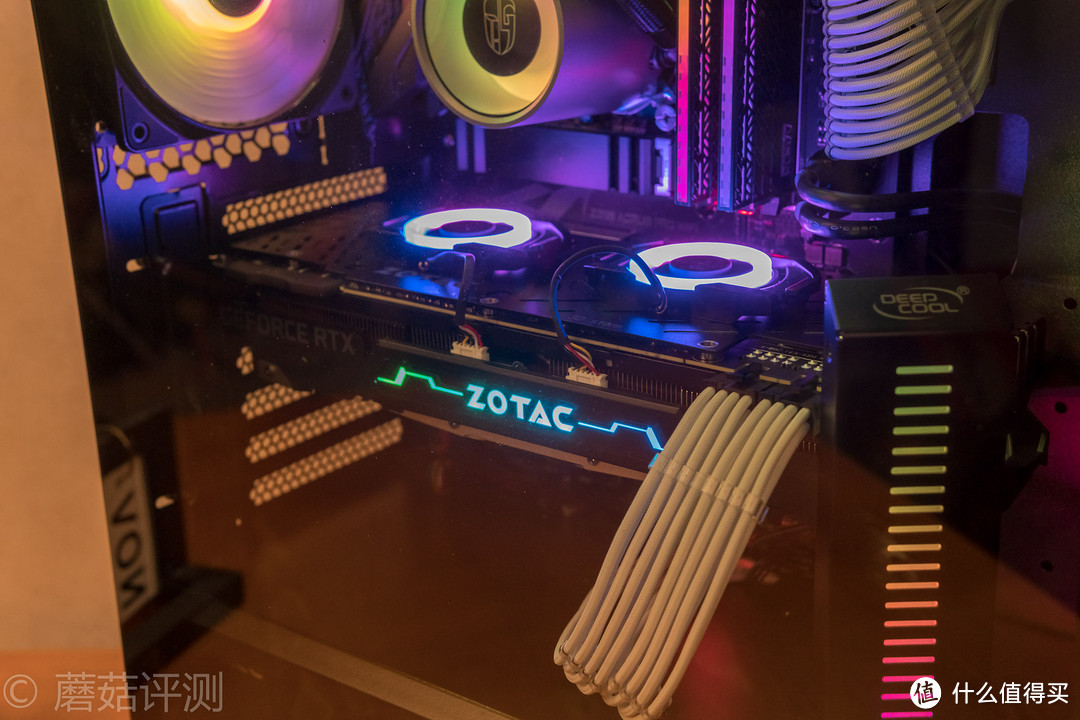 “堆料王”再度来袭、高颜值已成传统——索泰（ZOTAC）RTX2080至尊PLUS_OC8显卡