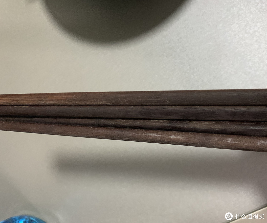 domol洗完后的2双筷子，基本上都是干燥状态了，有2只稍带水渍