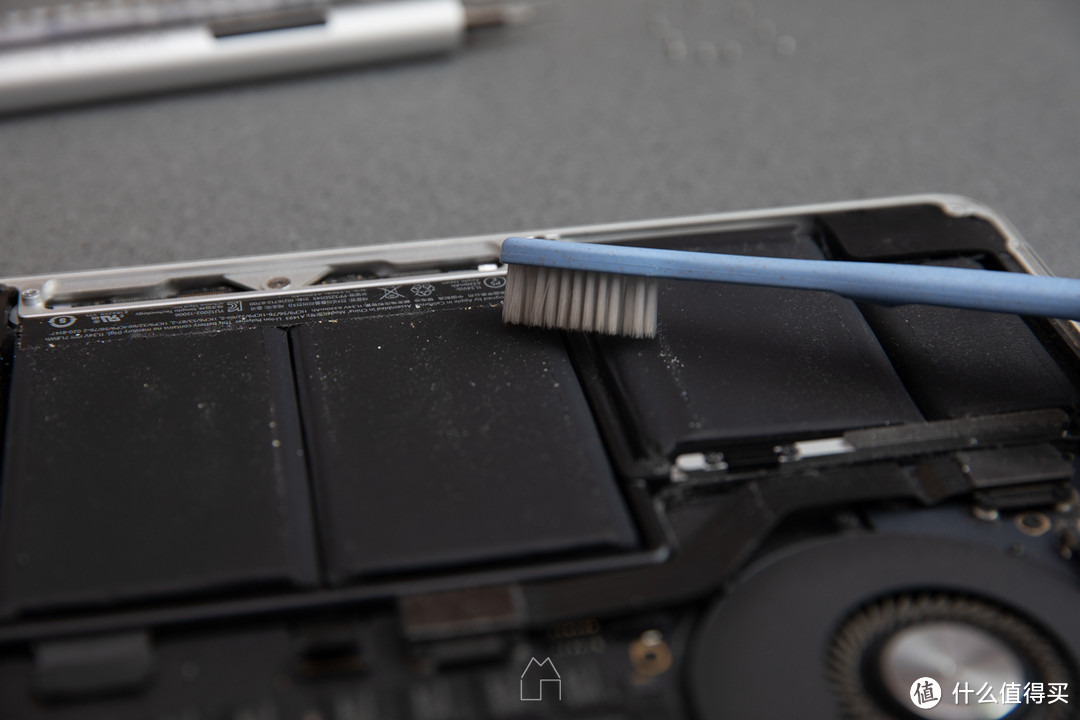 拆机第一步，螺丝刀要酷—WOWSTICK电动螺丝刀Macbook拆机全程导览