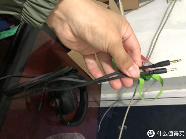 3.5接口做工还可以，线材也很厚实（这样的成本不做USB难道是为了照顾笔记本用户USB口少？）