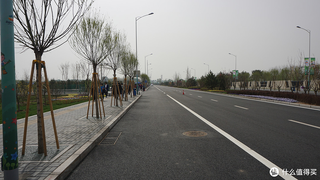 园区周边的道路都是新修建的，可见对此次活动的重视程度