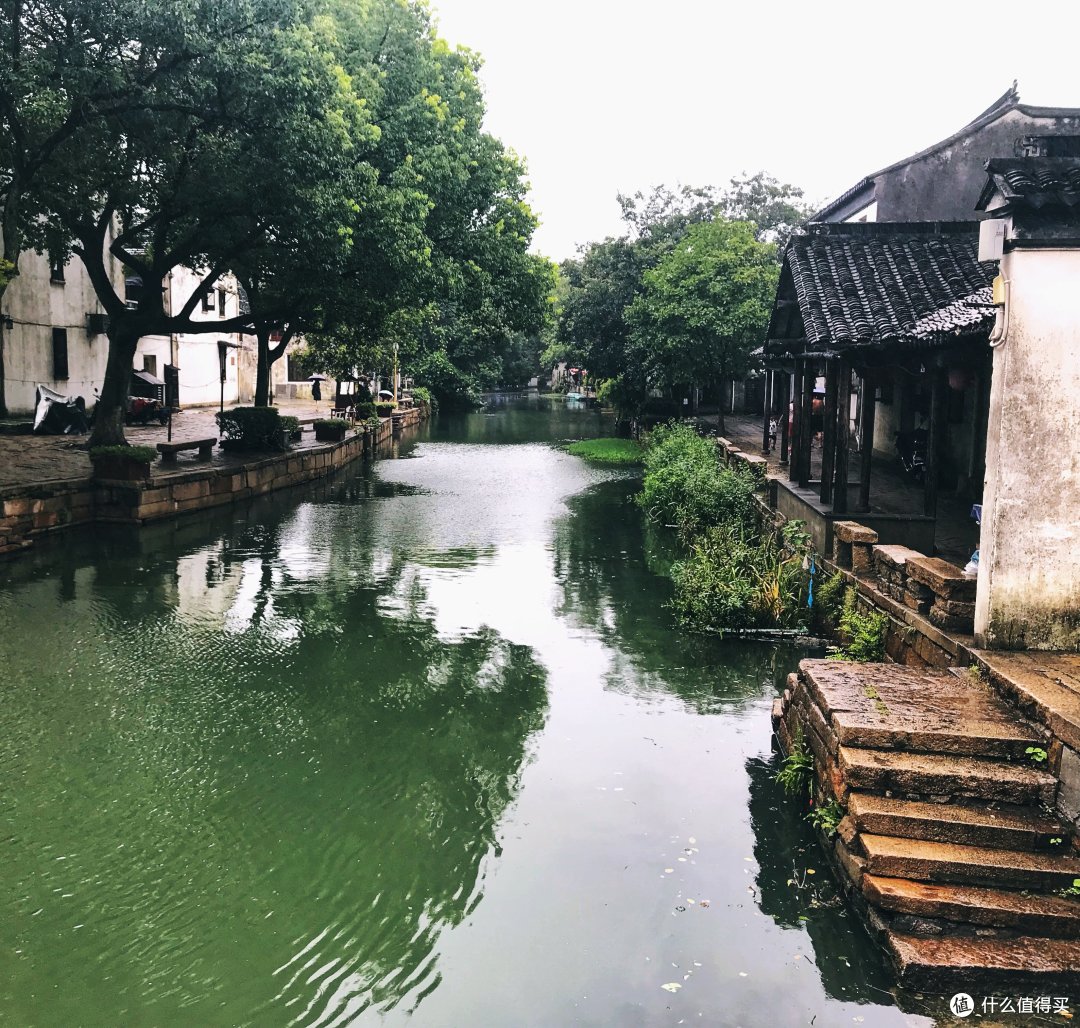 沿河而建的江南民居