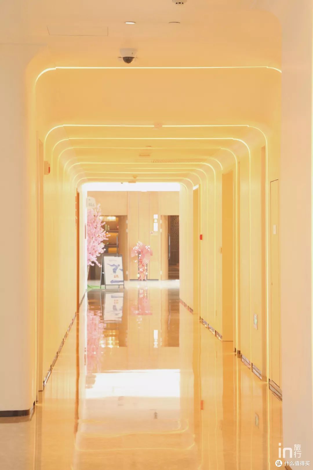 当脑洞大开的想象变成现实，在阿里新开酒店“菲住布渴”体验未来生活
