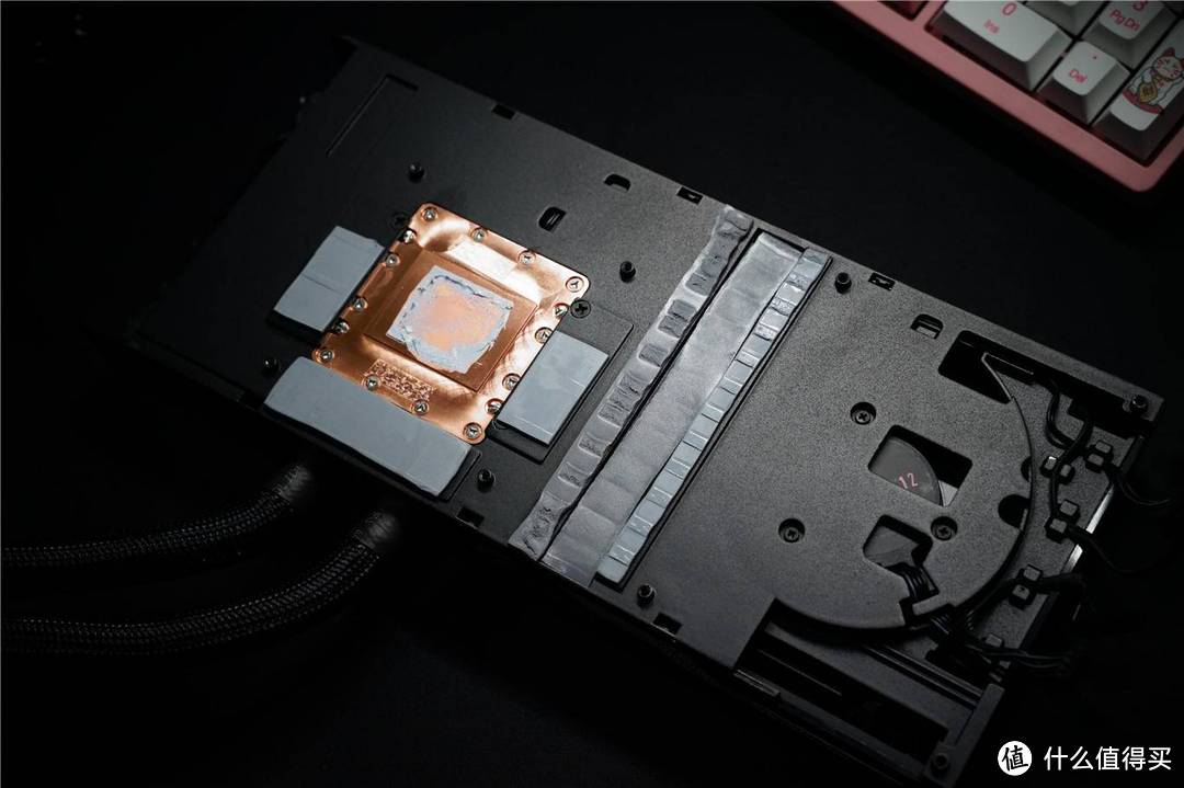 拆解,超频,压力测试看我玩爆水冷显卡——iGame GeForce RTX 2070 Neptune OC