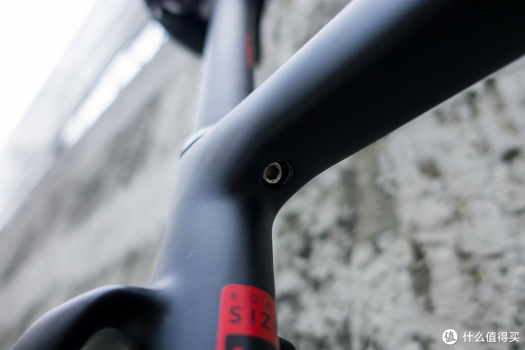 进阶级竞赛利器: NIU AERO ROAD-03气动碟刹公路车测评
