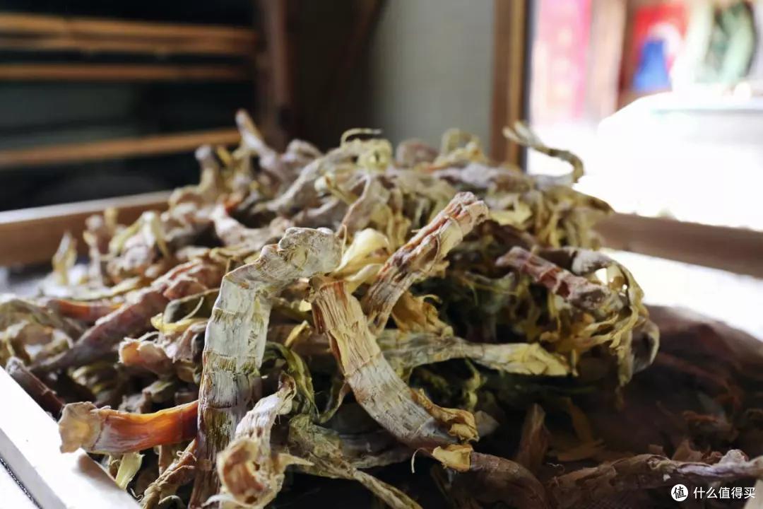 烘好的笋干香气袭人。感受到传统工艺的精妙之处，忍不住为阿姨的智慧鼓掌。