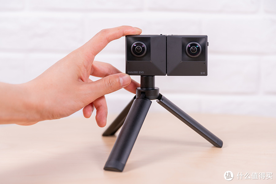 伸展拍3D 折叠变全景 Insta360 EVO相机评测