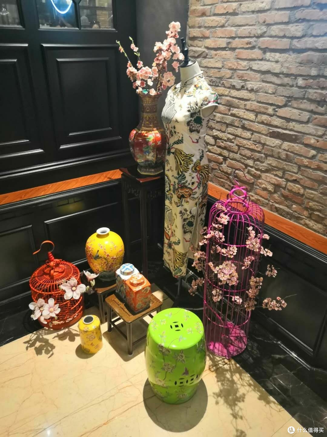 乐在旗中的山城火锅,复古时尚的姥佛爷火锅探店