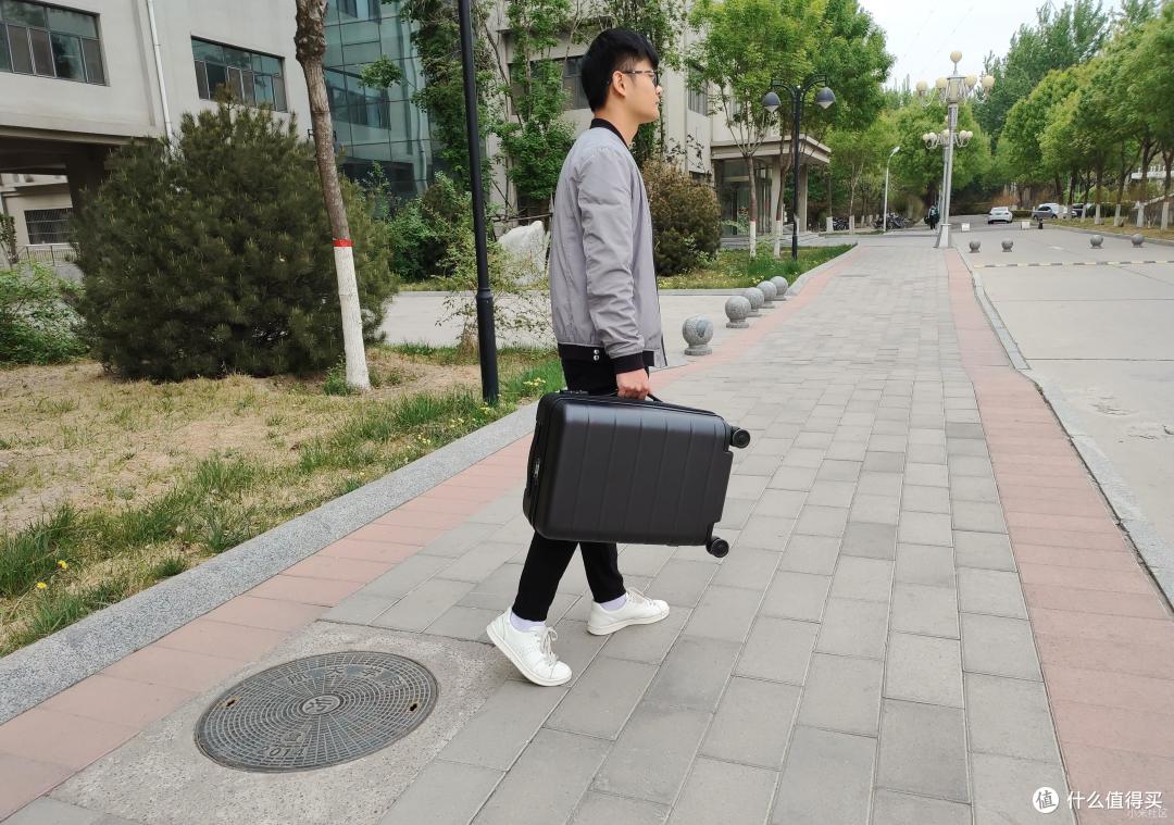 小米全新旅行箱,外观及品质依旧在线,关键价格更美丽
