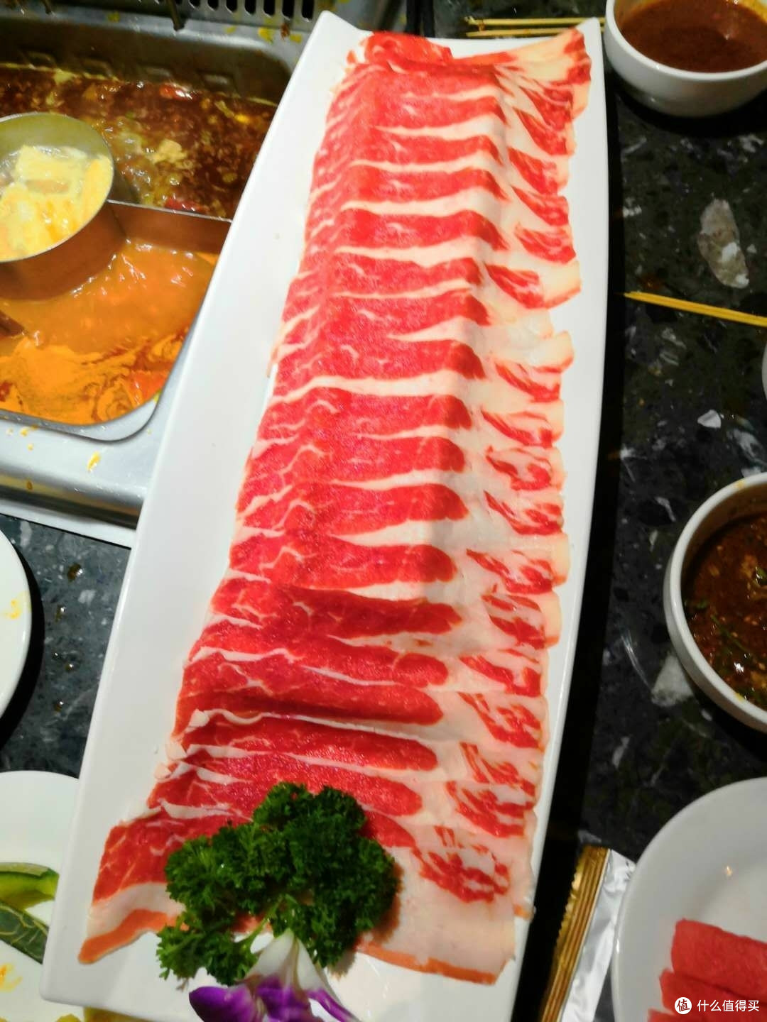 乐在旗中的山城火锅,复古时尚的姥佛爷火锅探店
