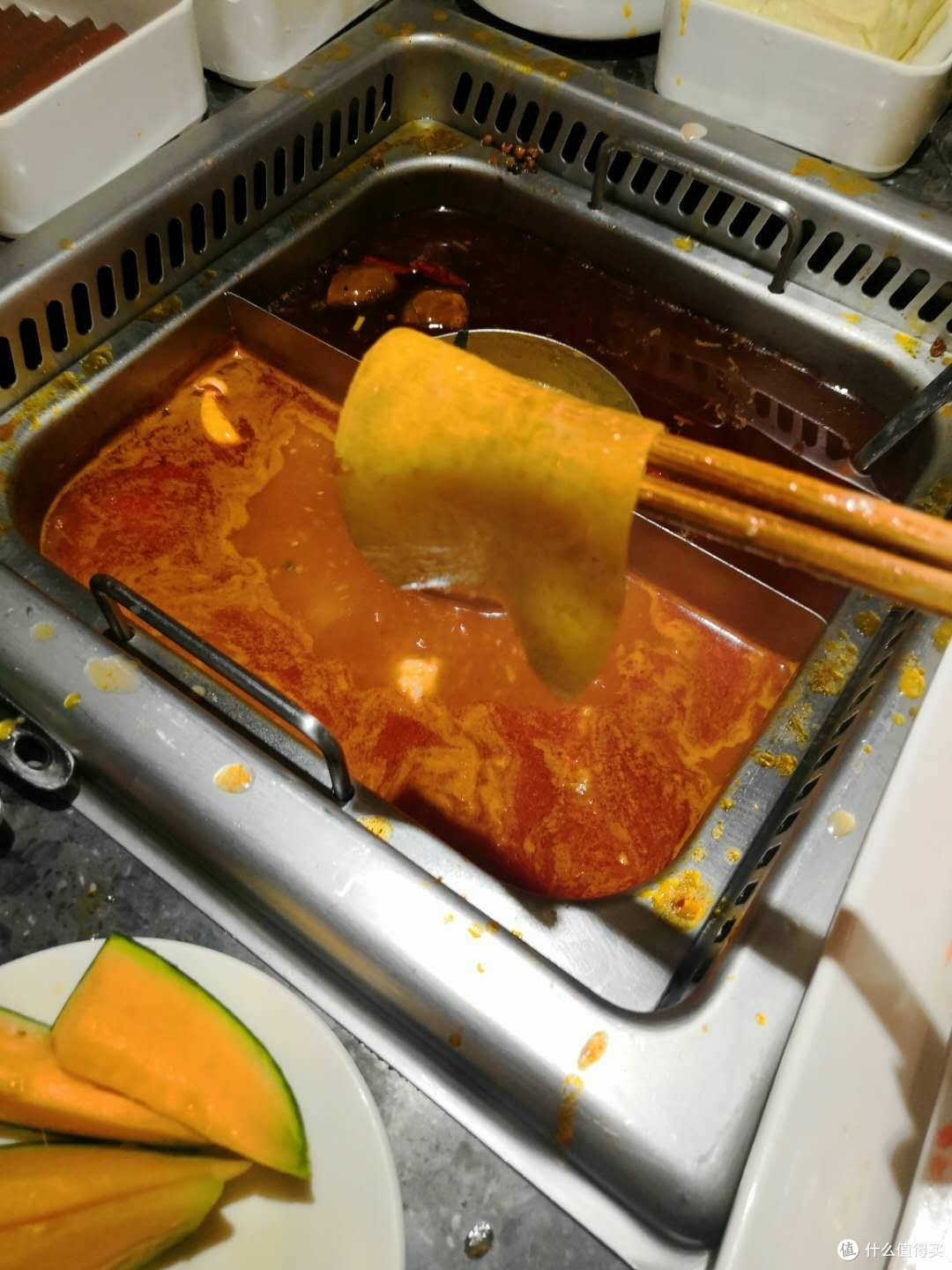 乐在旗中的山城火锅,复古时尚的姥佛爷火锅探店