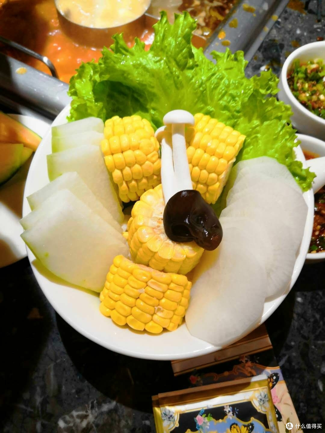 乐在旗中的山城火锅,复古时尚的姥佛爷火锅探店