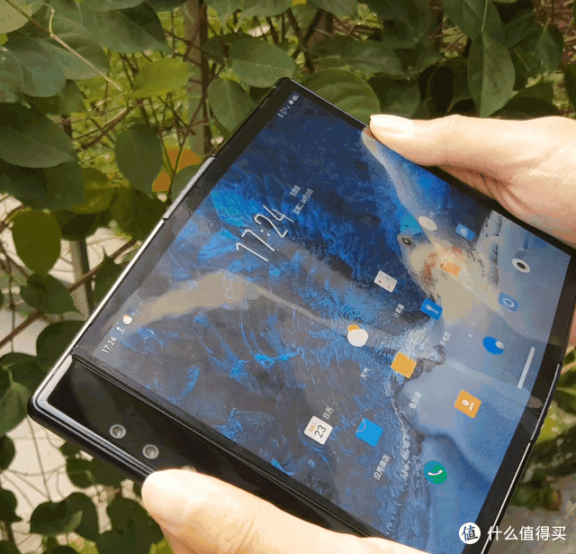 柔宇柔派评测：最早折叠屏产品，可供尝鲜但仍不成熟