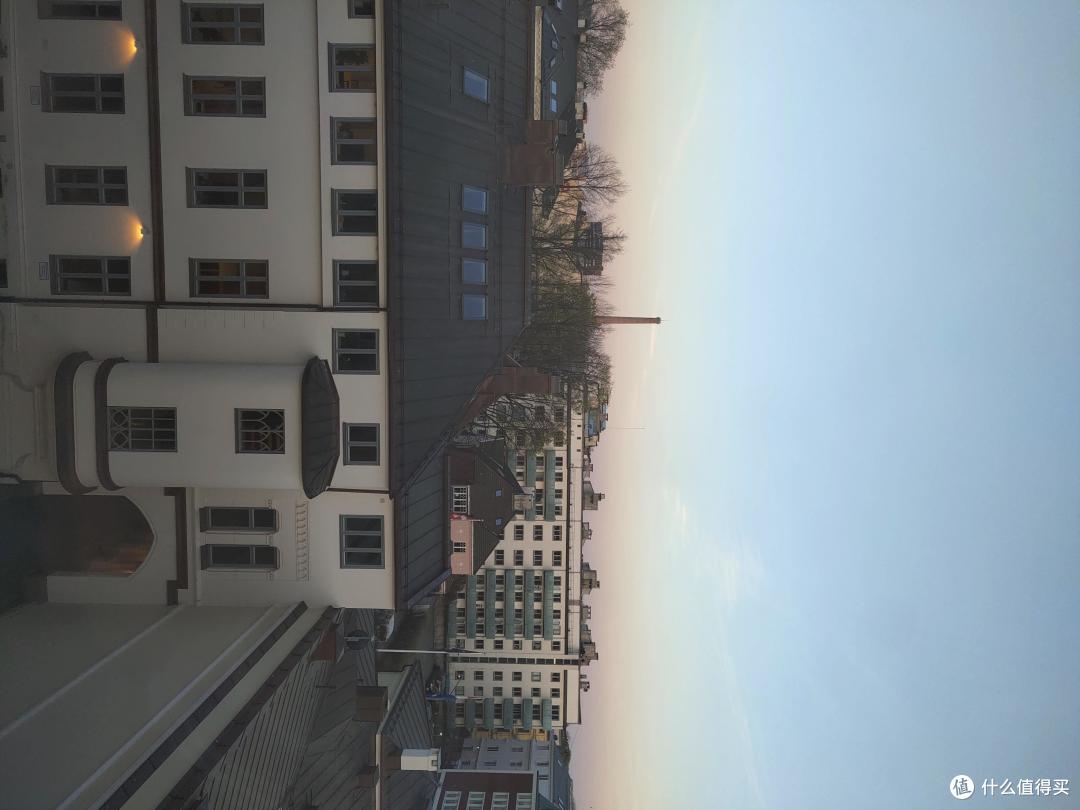 这是晚上快9点时候照的,感觉太阳永不落山