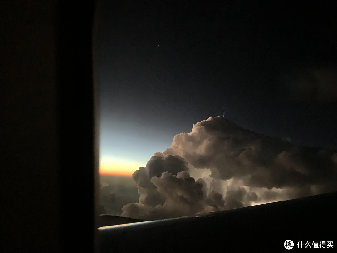 经过曼谷上空的雷雨云团