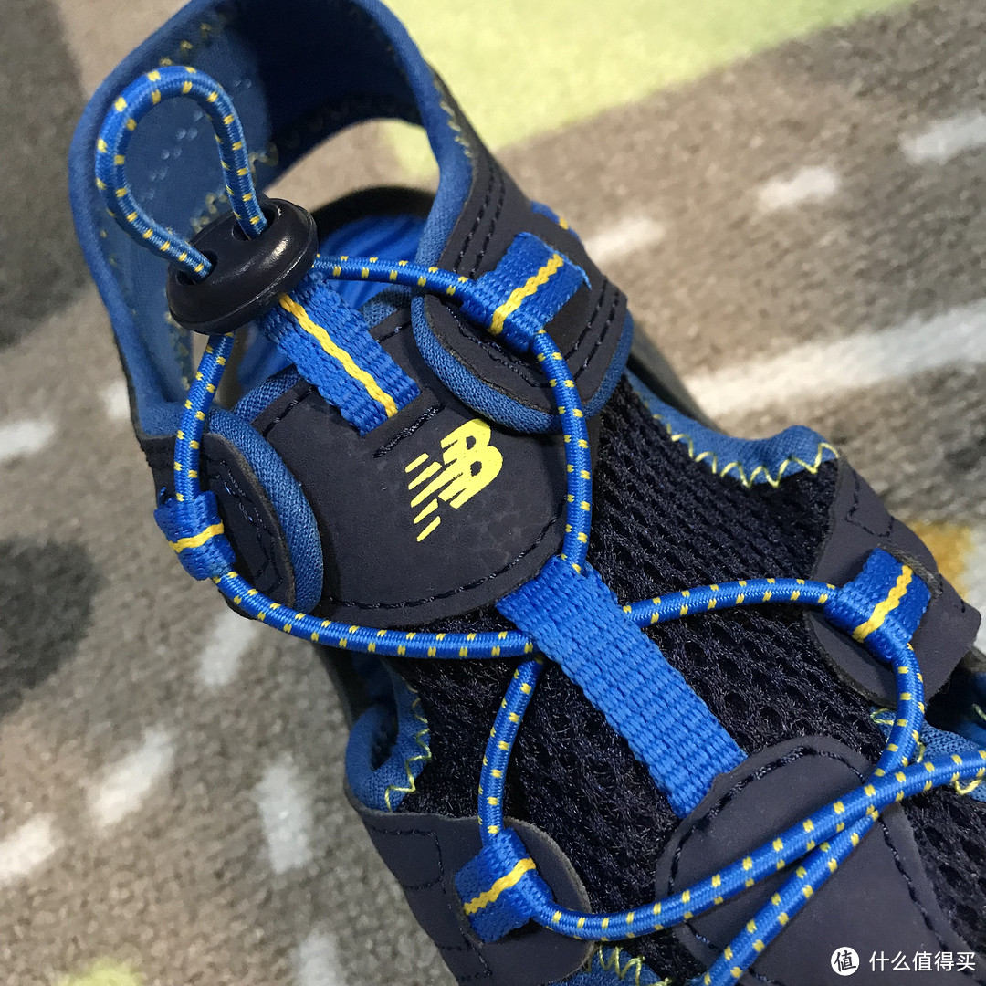 New Balance儿童抽绳包头凉鞋