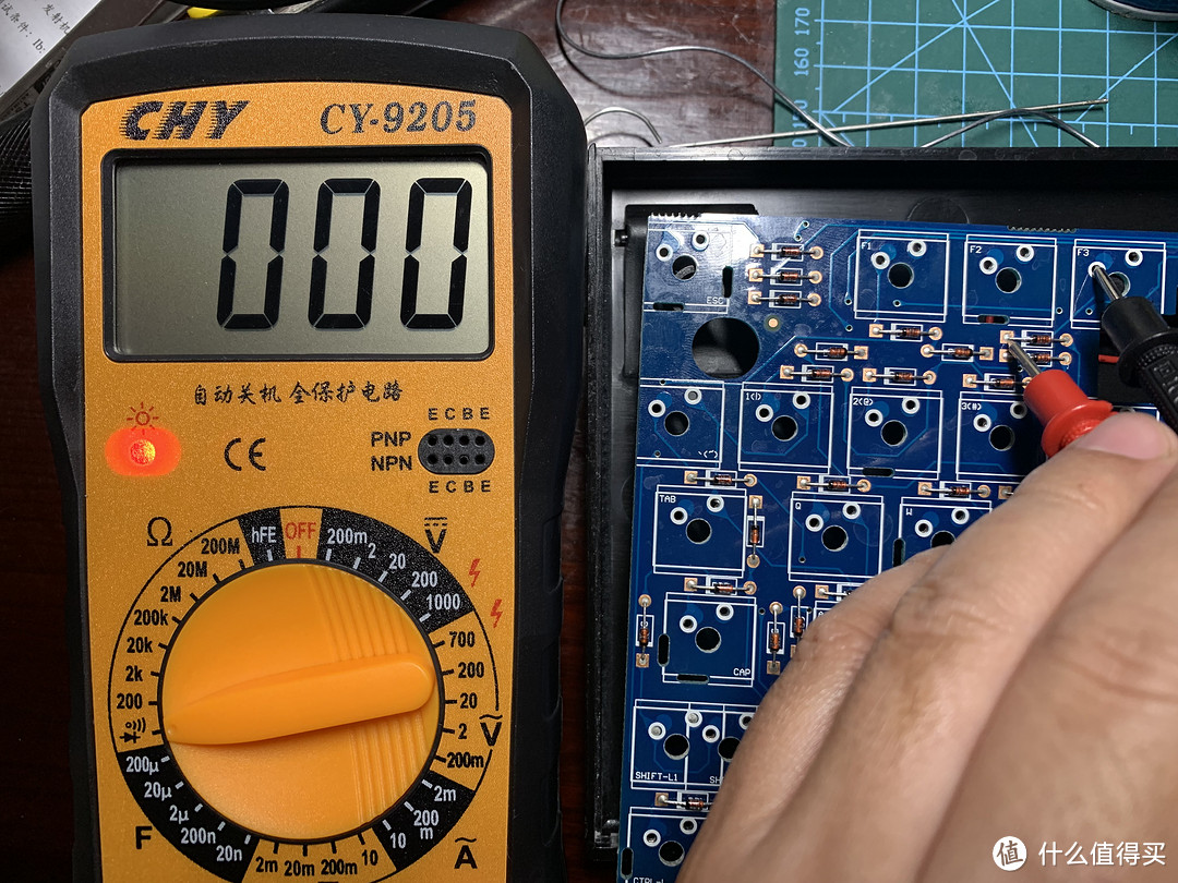 然后用万用表测一下电路通不通...