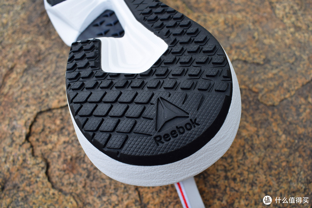 跑鞋潮鞋之间的无缝切换——Reebok Sole Fury潮酷跑鞋开箱篇