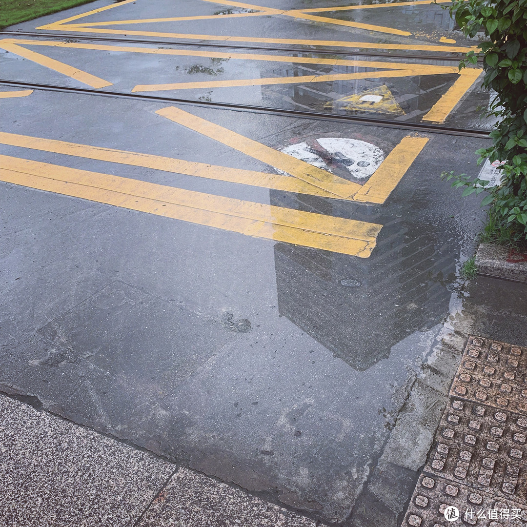 图1  雨后积水