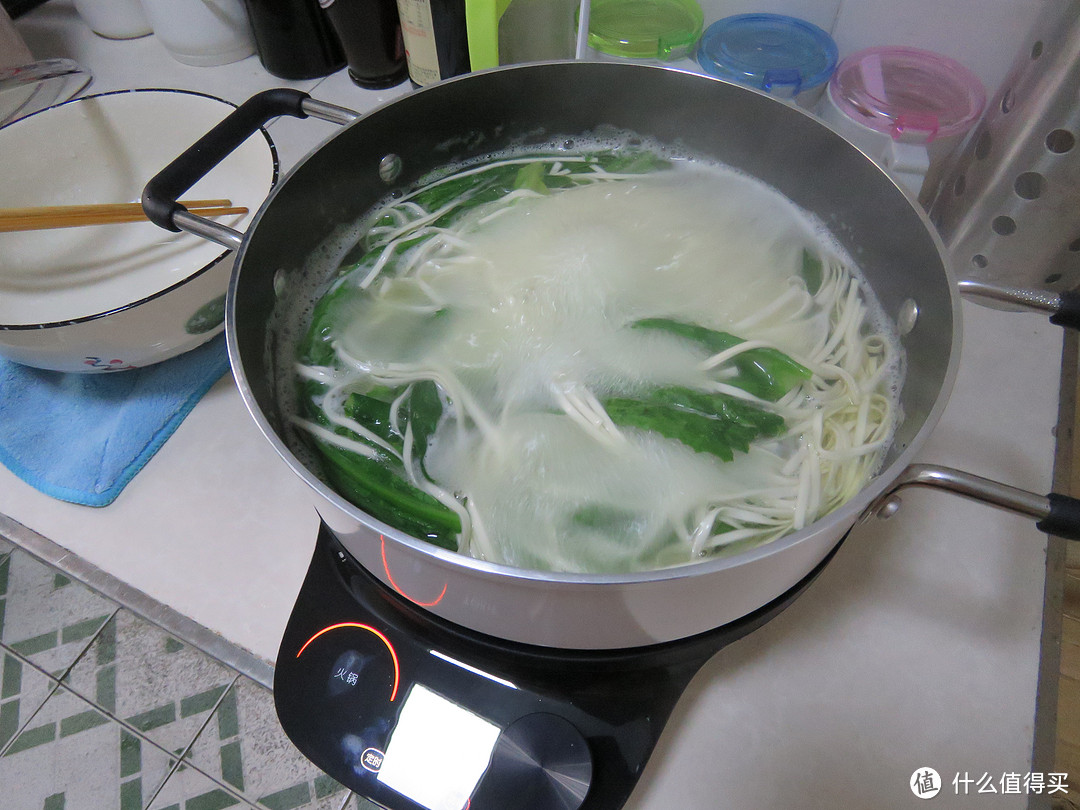 葱油饼清炒蒜苔统统搞定：TOKIT智能热敏炉青春版不仅火力猛，而且用途广