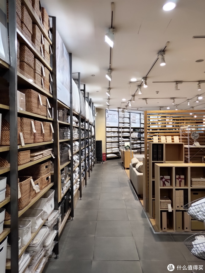 店内的摆设陈列,浓浓的无印良品风格