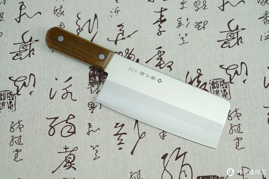 它填补了“刀具购买攻略”的空缺？高端中式菜刀有了新选择：Tojiro Vs Shun，也谈谈砥石和砧板的选择