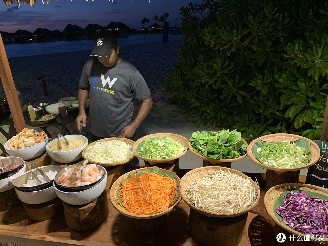 感觉就像学校门口黑暗料理炒饭（味道不错而且味道一样）