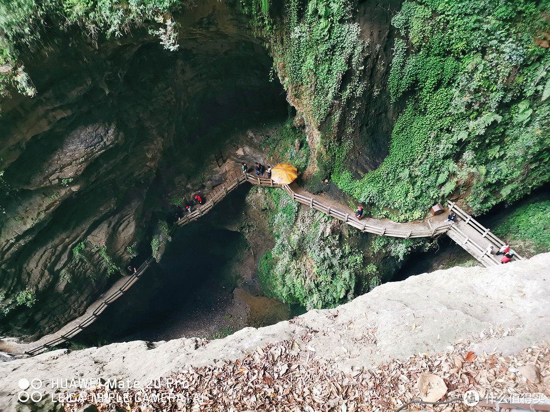 观龙水峡地缝，可以感受地下穿行的乐趣，可知百万年地质变化。