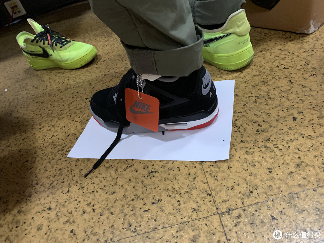 刮刮乐突袭，经典的 OG 配色 ， 今天我被黑红了 Air Jordan 4 Bred