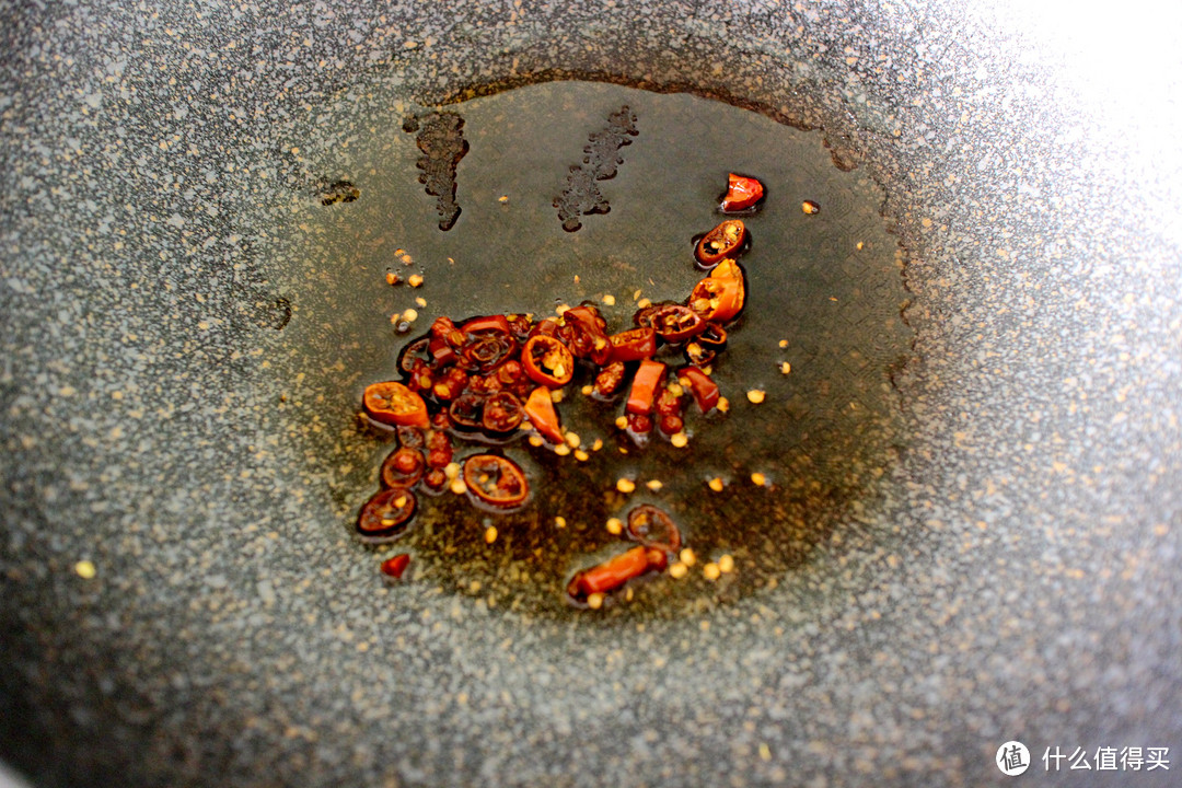 凉拌黄瓜,千万不要直接拌,多做一步,清脆爽口,吃了还想再吃