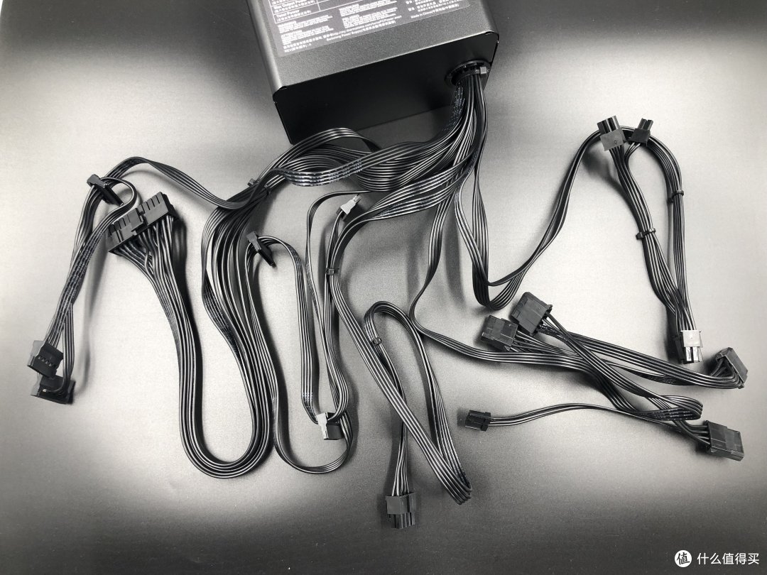 单色光污染升级跑马灯!Thermaltake曜越挑战者H3机箱RGB套装初体验