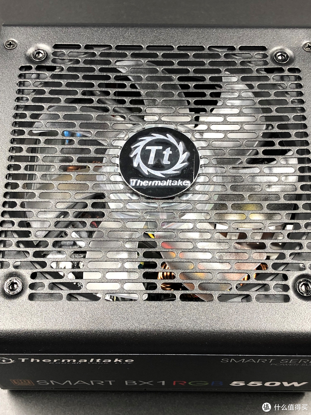 单色光污染升级跑马灯！Thermaltake曜越挑战者H3机箱RGB套装初体验