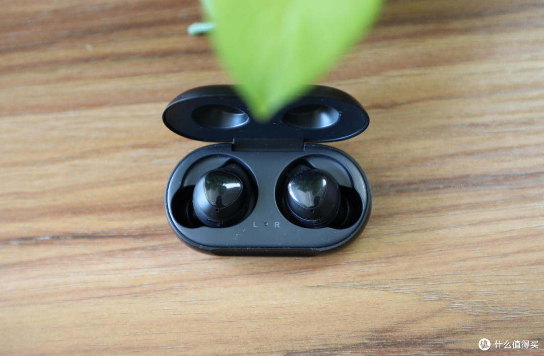 蓝牙耳机3000元以下听个响? 你怕是没见过三星Galaxy Buds!