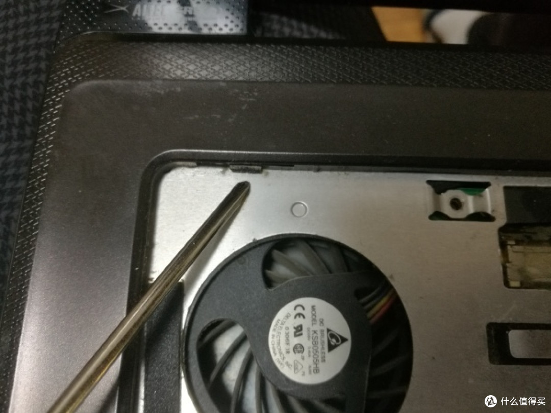 华硕K42J拆机清灰换CPU:I5换I3