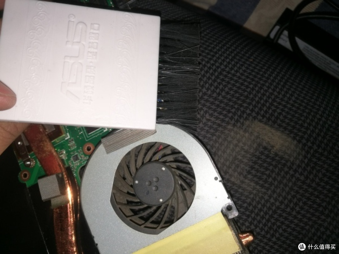 华硕K42J拆机清灰换CPU:I5换I3