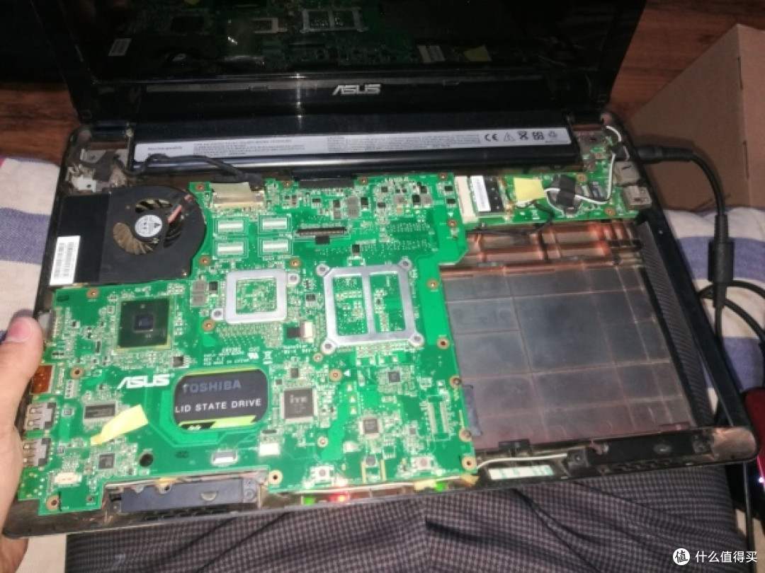 华硕K42J拆机清灰换CPU:I5换I3