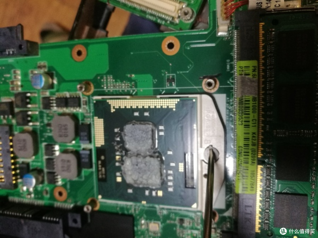华硕K42J拆机清灰换CPU:I5换I3