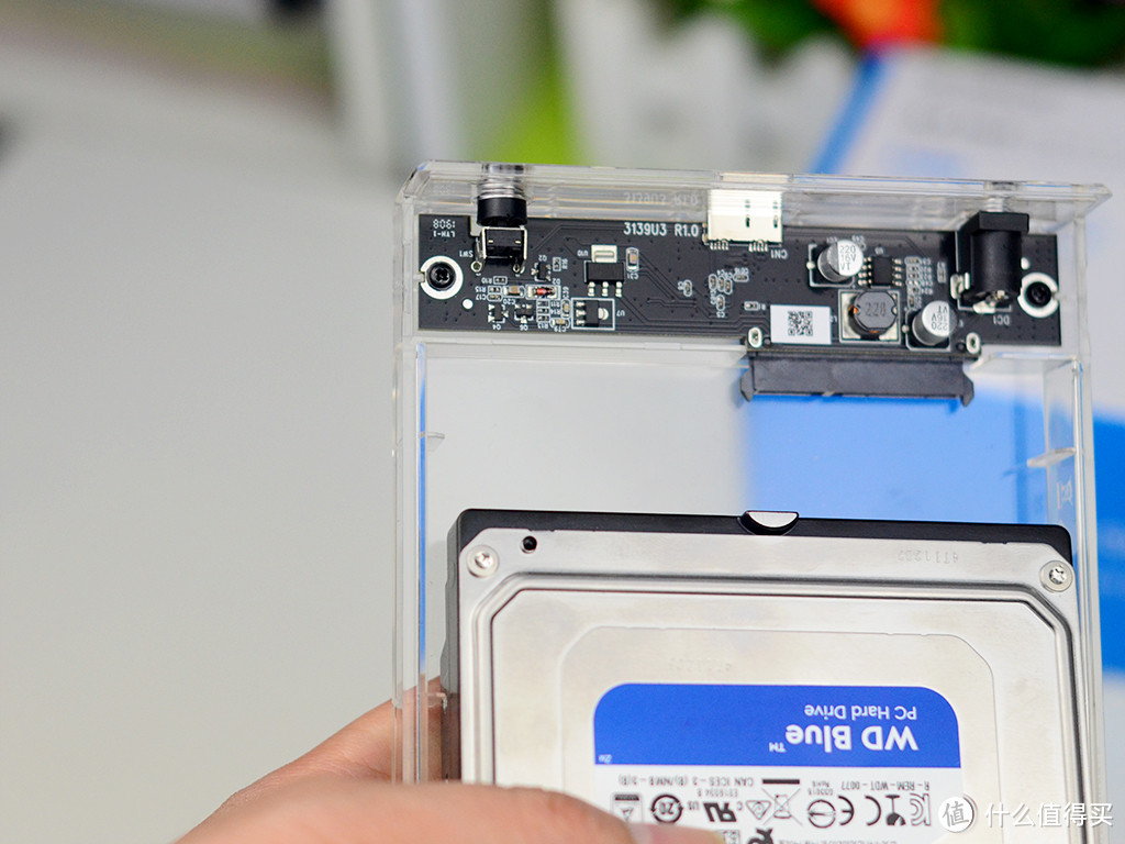 奥睿科3.5寸USB3.0透明支架式移动硬盘盒：美感源于科技，精致来自细节