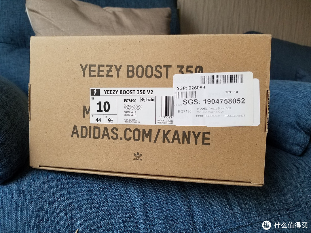 一双国内不发售的配色 Yeezy 350 V2 “Clay”