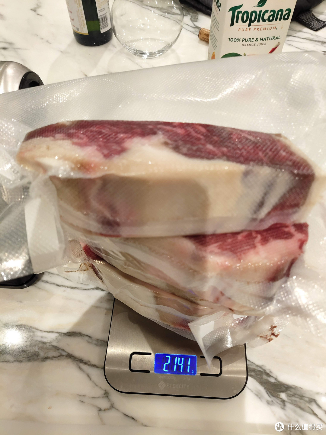 30Days Dry Aged New York Steak 3块重 2.1KG，因为要Sous Vide，所以还是塑封