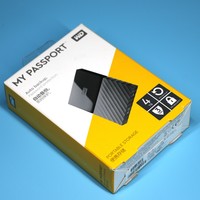 西部数据4TB 移动硬盘外观展示(接口|脚垫|指示灯)