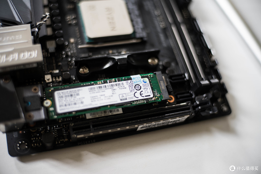 一台不算小的 3A ROG iTX